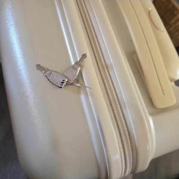 Miffy luggage suitcase white used Japan Exclusive kawaii rare - Picture 4 of 9